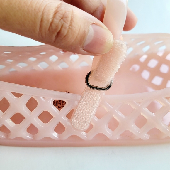 Old Navy Jelly Basket Weave Light Pink Shoes, 10T - Picture 4 of 8